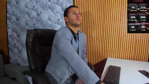 Snapshot of hiddenoffice chatting on 09/25/25, 11:30 George online show from 09/25/25, 11:30