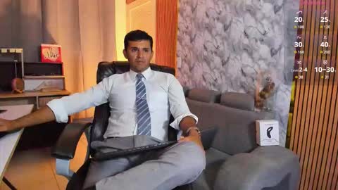 Snapshot of hiddenoffice chatting on 02/17/26, 05:26 George online show from 02/17/26, 05:26