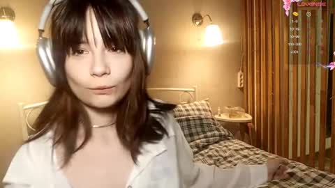 Snapshot of hienrebeck chatting on 12/18/25, 05:19 May online show from 12/18/25, 05:19