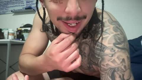 Snapshot of hihello300 chatting on 11/24/25, 12:43 hihello300 online show from 11/24/25, 12:43