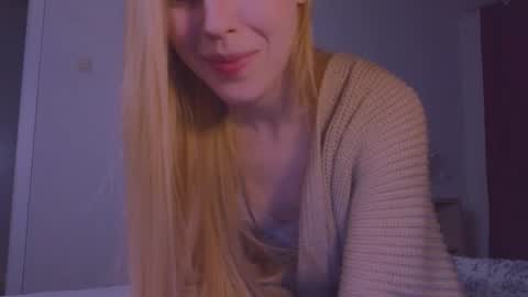 Chloe online show from 03/11/25, 01:26