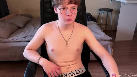 Snapshot of hikaru_heart chatting on 03/08/25, 11:37 Hikaru online show from 03/08/25, 11:37