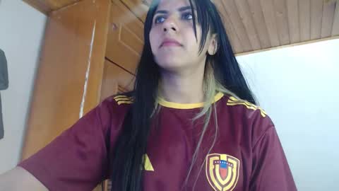 Snapshot of hilari18 chatting on 10/05/25, 04:27 hilaril18 online show from 10/05/25, 04:27