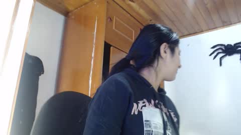 hilaril18 online show from 10/24/25, 12:08