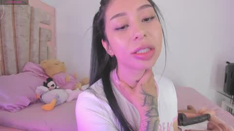 Snapshot of hilary_jones_22 chatting on 05/23/26, 10:03 LUNA new account FOLLOW ME online show from 05/23/26, 10:03
