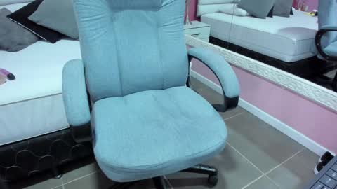 Snapshot of hilary_tailor chatting on 09/24/25, 11:24 hilary_tailor online show from 09/24/25, 11:24
