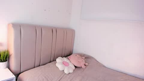 Hila online show from 12/20/25, 12:29