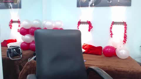 Snapshot of hilaryclowerx chatting on 02/11/25, 02:46 H I L A R Y online show from 02/11/25, 02:46