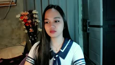 Snapshot of hilarymolly chatting on 03/23/26, 02:26 hilarymolly online show from 03/23/26, 02:26