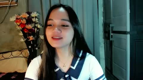 Snapshot of hilarymolly chatting on 03/26/26, 02:50 hilarymolly online show from 03/26/26, 02:50