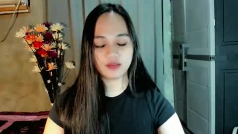 Snapshot of hilarymolly chatting on 03/28/26, 06:24 hilarymolly online show from 03/28/26, 06:24