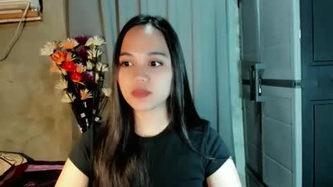 Snapshot of hilarymolly chatting on 04/07/26, 03:07 hilarymolly online show from 04/07/26, 03:07