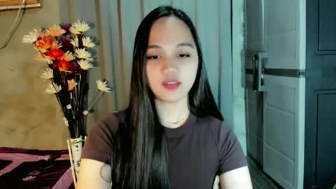Snapshot of hilarymolly chatting on 04/09/26, 06:19 hilarymolly online show from 04/09/26, 06:19