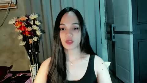 Snapshot of hilarymolly chatting on 04/16/26, 03:02 hilarymolly online show from 04/16/26, 03:02