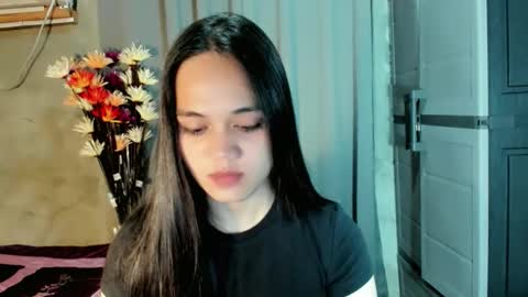 Snapshot of hilarymolly chatting on 04/21/26, 03:13 hilarymolly online show from 04/21/26, 03:13
