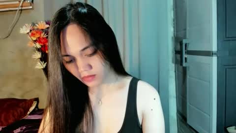Snapshot of hilarymolly chatting on 04/23/26, 08:35 hilarymolly online show from 04/23/26, 08:35