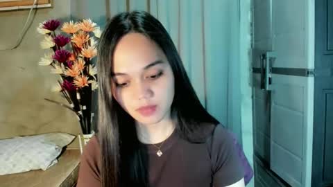 Snapshot of hilarymolly chatting on 04/30/26, 08:57 hilarymolly online show from 04/30/26, 08:57