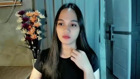 Snapshot of hilarymolly chatting on 05/01/26, 05:50 hilarymolly online show from 05/01/26, 05:50