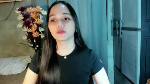 Snapshot of hilarymolly chatting on 05/02/26, 06:24 hilarymolly online show from 05/02/26, 06:24