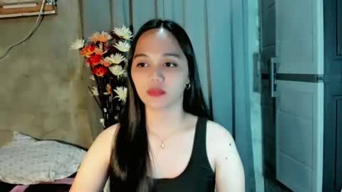 Snapshot of hilarymolly chatting on 06/02/26, 05:37 hilarymolly online show from 06/02/26, 05:37