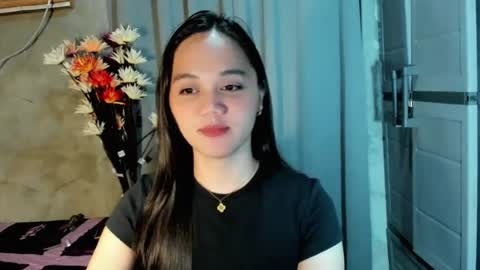 Snapshot of hilarymolly chatting on 07/18/26, 10:02 hilarymolly online show from 07/18/26, 10:02