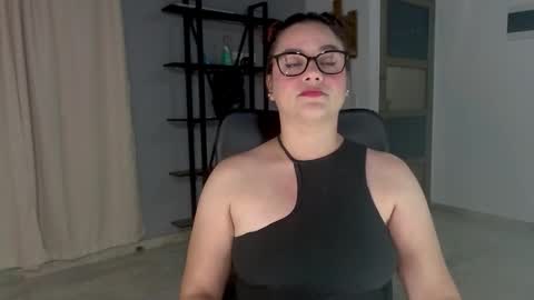 Snapshot of hillary_12 chatting on 12/21/24, 01:15 Miranda online show from 12/21/24, 01:15