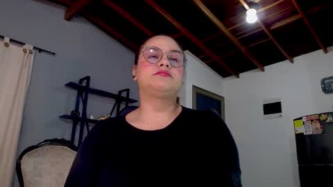 Snapshot of hillary_12 chatting on 09/18/25, 11:12 Miranda online show from 09/18/25, 11:12