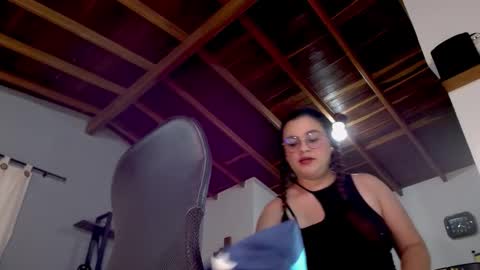 Snapshot of hillary_12 chatting on 09/27/25, 09:20 Miranda online show from 09/27/25, 09:20