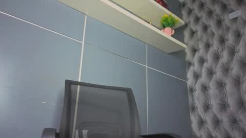  Hillary  online show from 11/19/25, 04:34