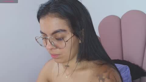 sarah online show from 11/17/25, 04:07