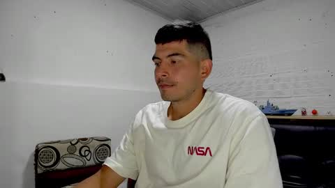 Snapshot of himoreno97 chatting on 12/11/24, 12:54 Hi moreno online show from 12/11/24, 12:54