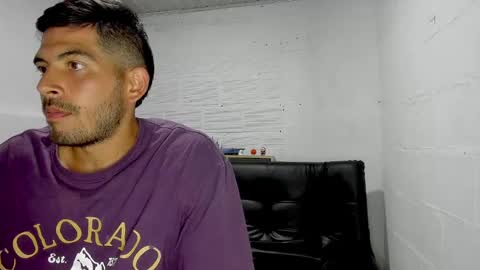 Snapshot of himoreno97 chatting on 01/31/25, 12:50 Hi moreno online show from 01/31/25, 12:50