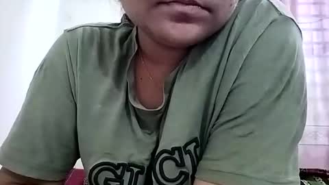 himuhimu22 online show from 12/15/25, 06:39