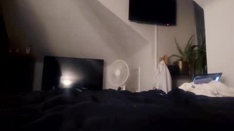 Snapshot of himynamesben12 chatting on 09/24/25, 02:04 Control my toys on your phone online show from 09/24/25, 02:04