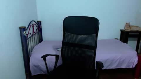 Snapshot of hinata_9 chatting on 09/10/25, 03:17      0600AM-1100AM - online show from 09/10/25, 03:17