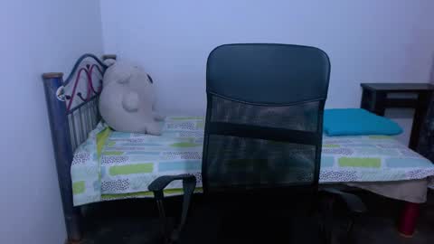 Snapshot of hinata_9 chatting on 10/11/25, 04:12      0600AM-1100AM - online show from 10/11/25, 04:12