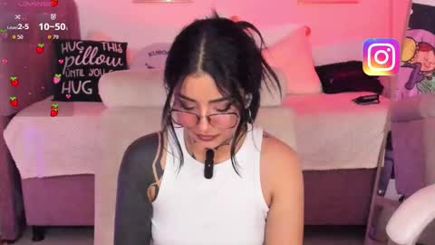 Snapshot of hinataweed01 chatting on 11/26/25, 01:39 Karol Independent Model online show from 11/26/25, 01:39