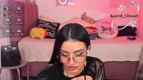 Snapshot of hinataweed01 chatting on 11/30/25, 02:37 Karol Independent Model online show from 11/30/25, 02:37