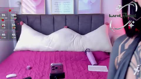 Snapshot of hinataweed01 chatting on 02/28/26, 10:33 Karol Independent Model online show from 02/28/26, 10:33