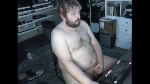 Snapshot of hipguy91 chatting on 12/18/25, 09:10 hipguy91 online show from 12/18/25, 09:10