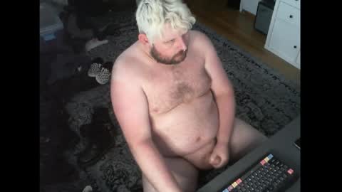 Snapshot of hipguy91 chatting on 05/07/26, 06:35 hipguy91 online show from 05/07/26, 06:35