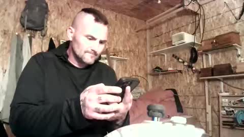 Snapshot of hippostixs chatting on 04/05/26, 10:12 Krush Vibrations online show from 04/05/26, 10:12
