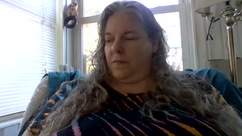 Snapshot of hippysnewhere chatting on 06/21/26, 10:34 hippysnewhere online show from 06/21/26, 10:34