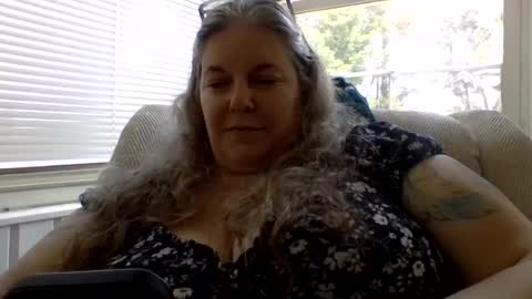 Snapshot of hippysnewhere chatting on 06/26/26, 03:05 hippysnewhere online show from 06/26/26, 03:05