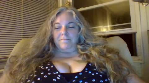 Snapshot of hippysnewhere chatting on 06/27/26, 07:02 hippysnewhere online show from 06/27/26, 07:02