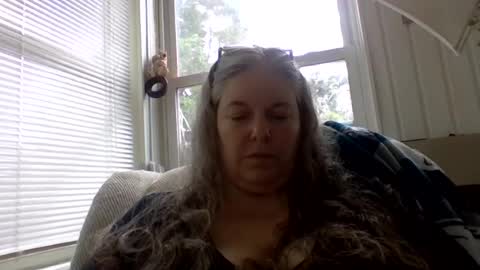 Snapshot of hippysnewhere chatting on 06/29/26, 11:54 hippysnewhere online show from 06/29/26, 11:54