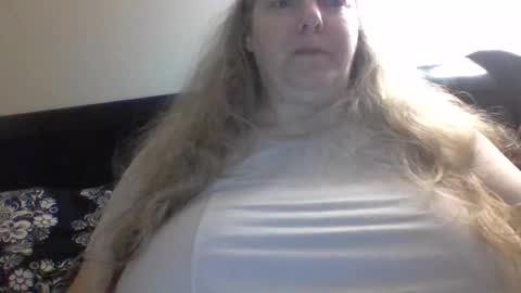 Snapshot of hippysnewhere chatting on 07/10/26, 08:50 hippysnewhere online show from 07/10/26, 08:50