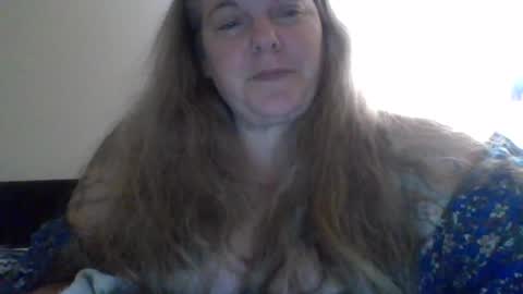 Snapshot of hippysnewhere chatting on 07/11/26, 04:15 hippysnewhere online show from 07/11/26, 04:15