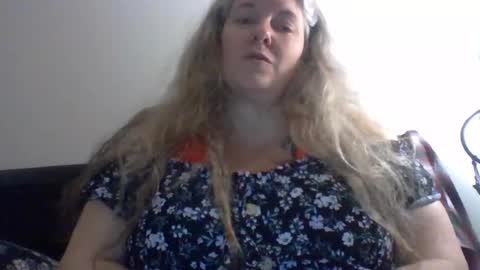 Snapshot of hippysnewhere chatting on 07/23/26, 09:18 hippysnewhere online show from 07/23/26, 09:18