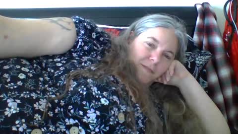 Snapshot of hippysnewhere chatting on 07/24/26, 09:35 hippysnewhere online show from 07/24/26, 09:35